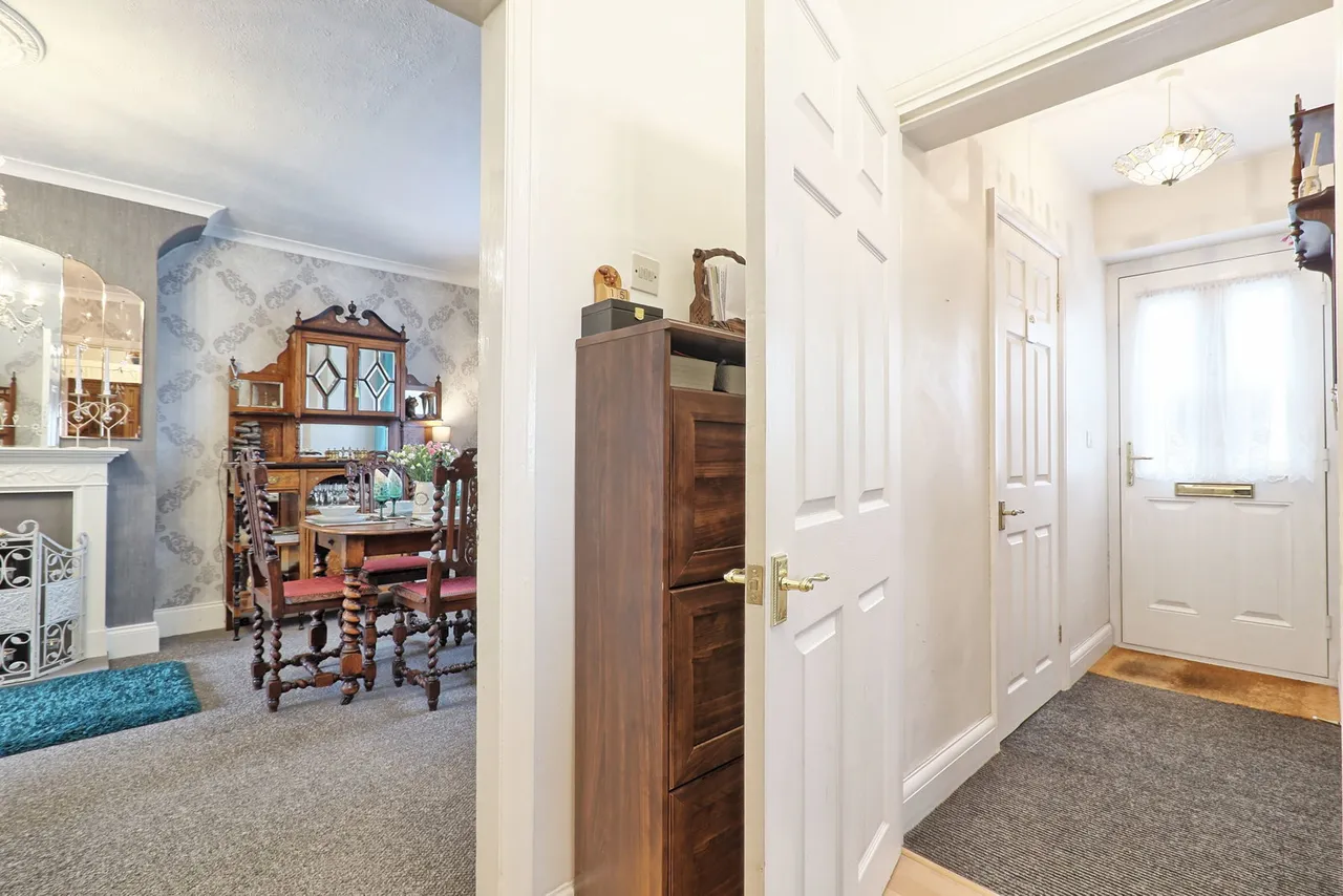 Laburnum Walk, Hornchurch, RM12, photo 6