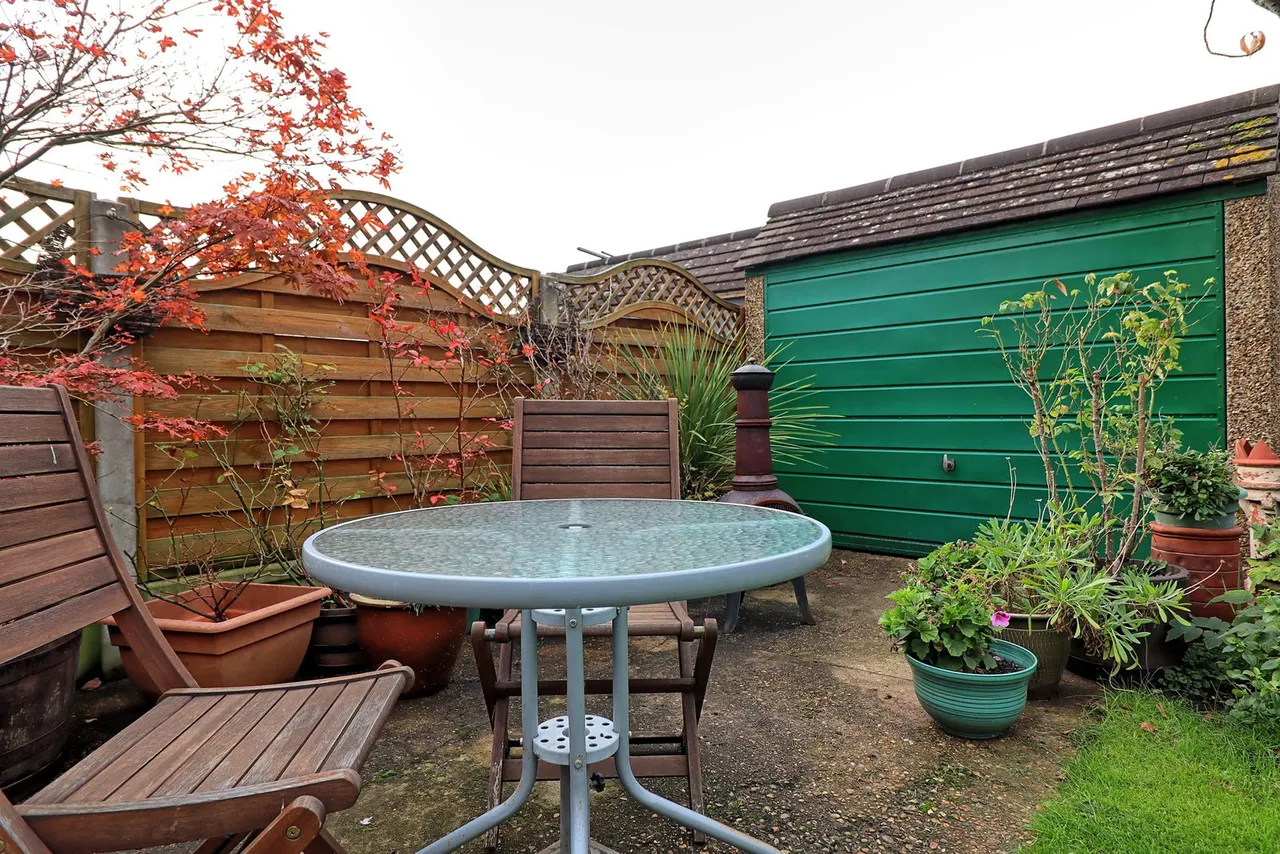 Laburnum Walk, Hornchurch, RM12, photo 27