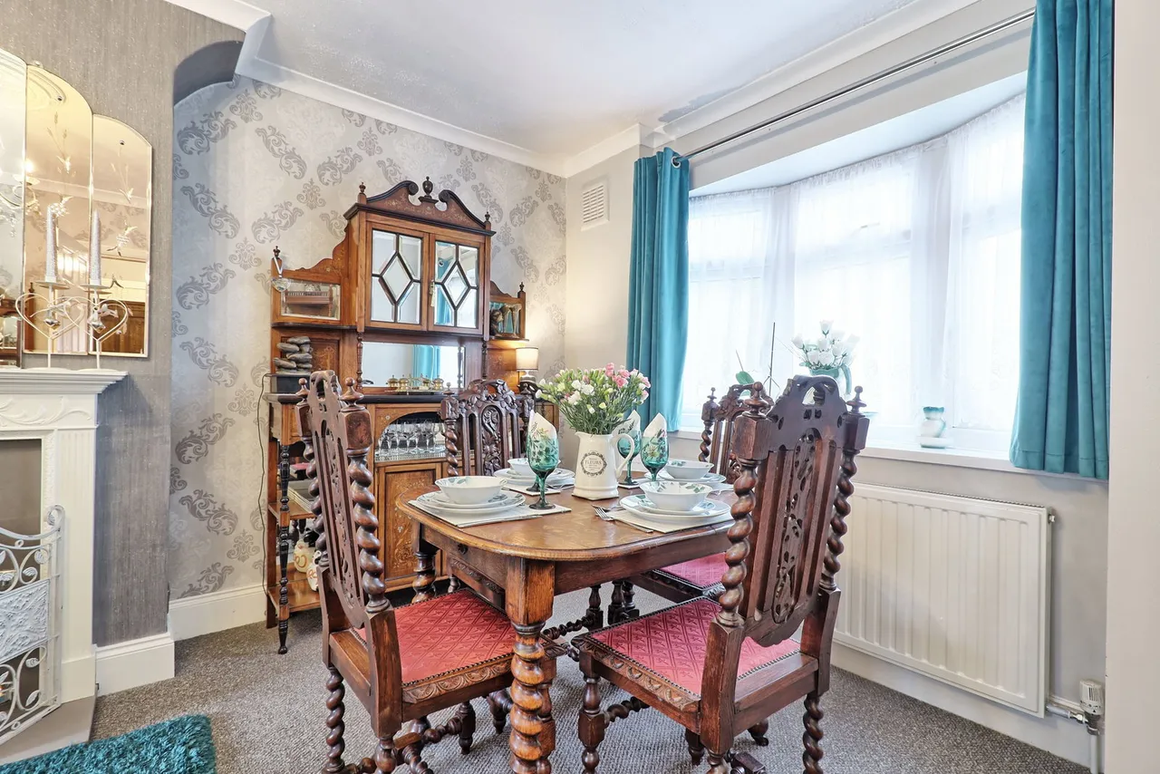 Laburnum Walk, Hornchurch, RM12, photo 10