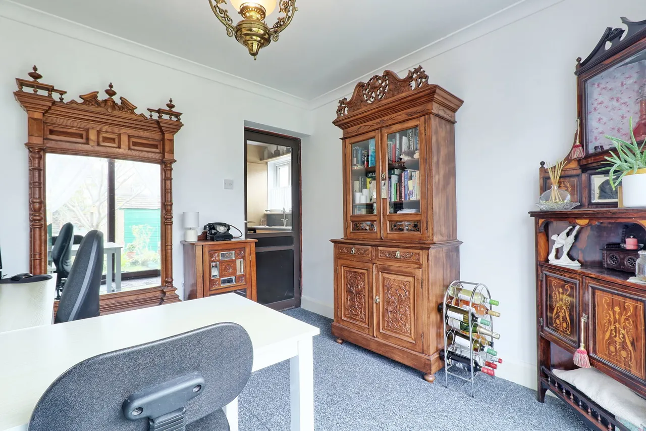 Laburnum Walk, Hornchurch, RM12, photo 13