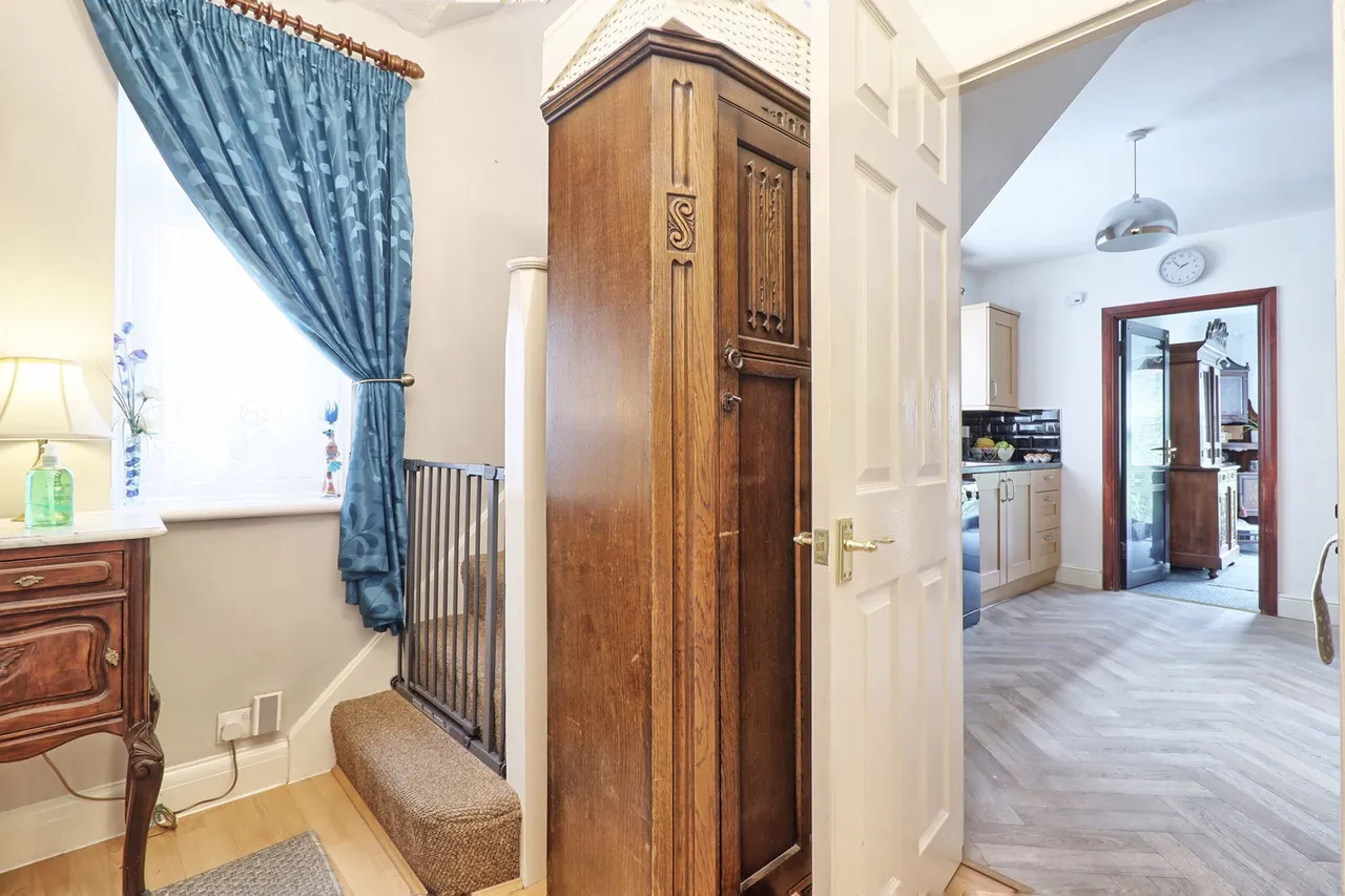 Laburnum Walk, Hornchurch, RM12, photo 16