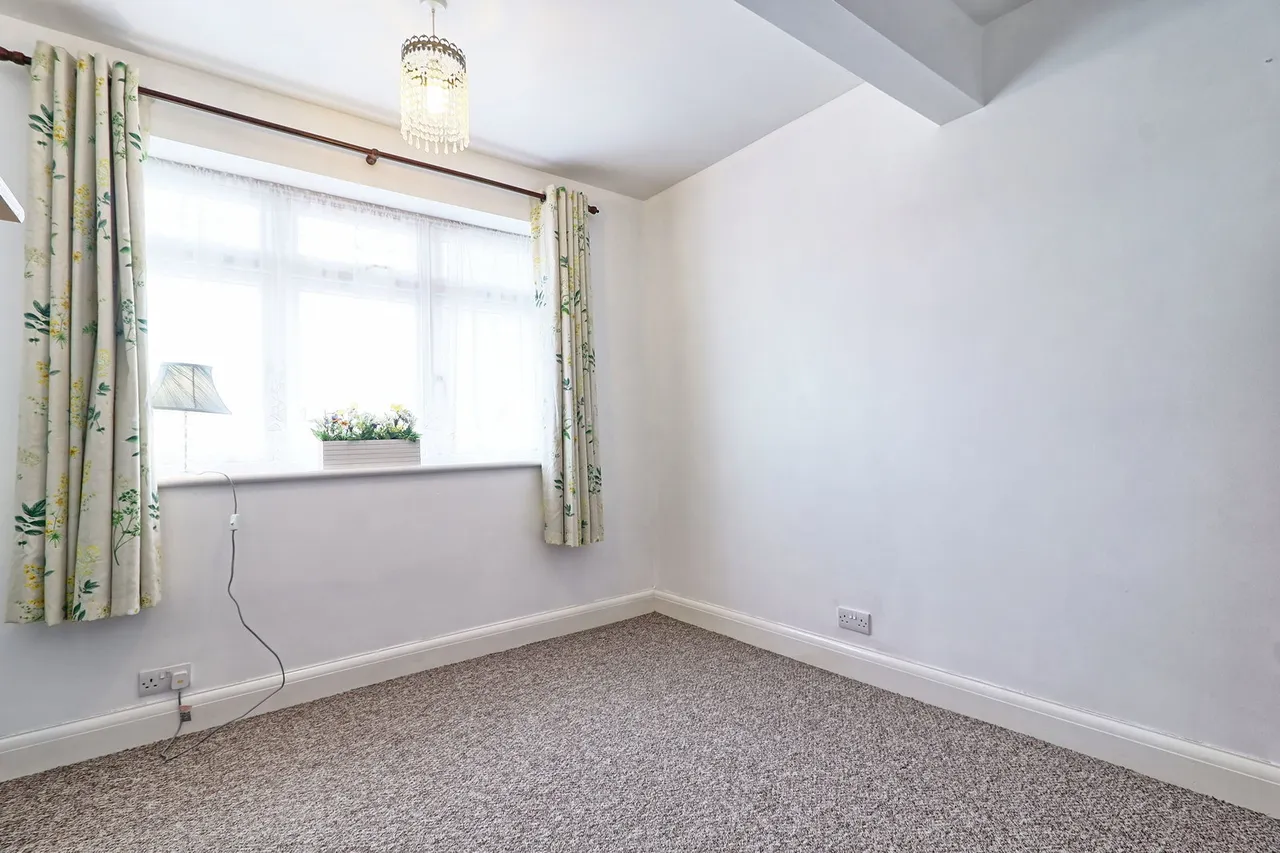 Laburnum Walk, Hornchurch, RM12, photo 22