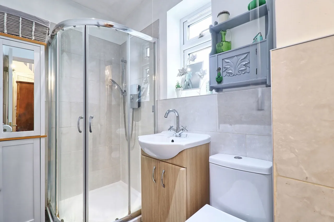 Laburnum Walk, Hornchurch, RM12, photo 15