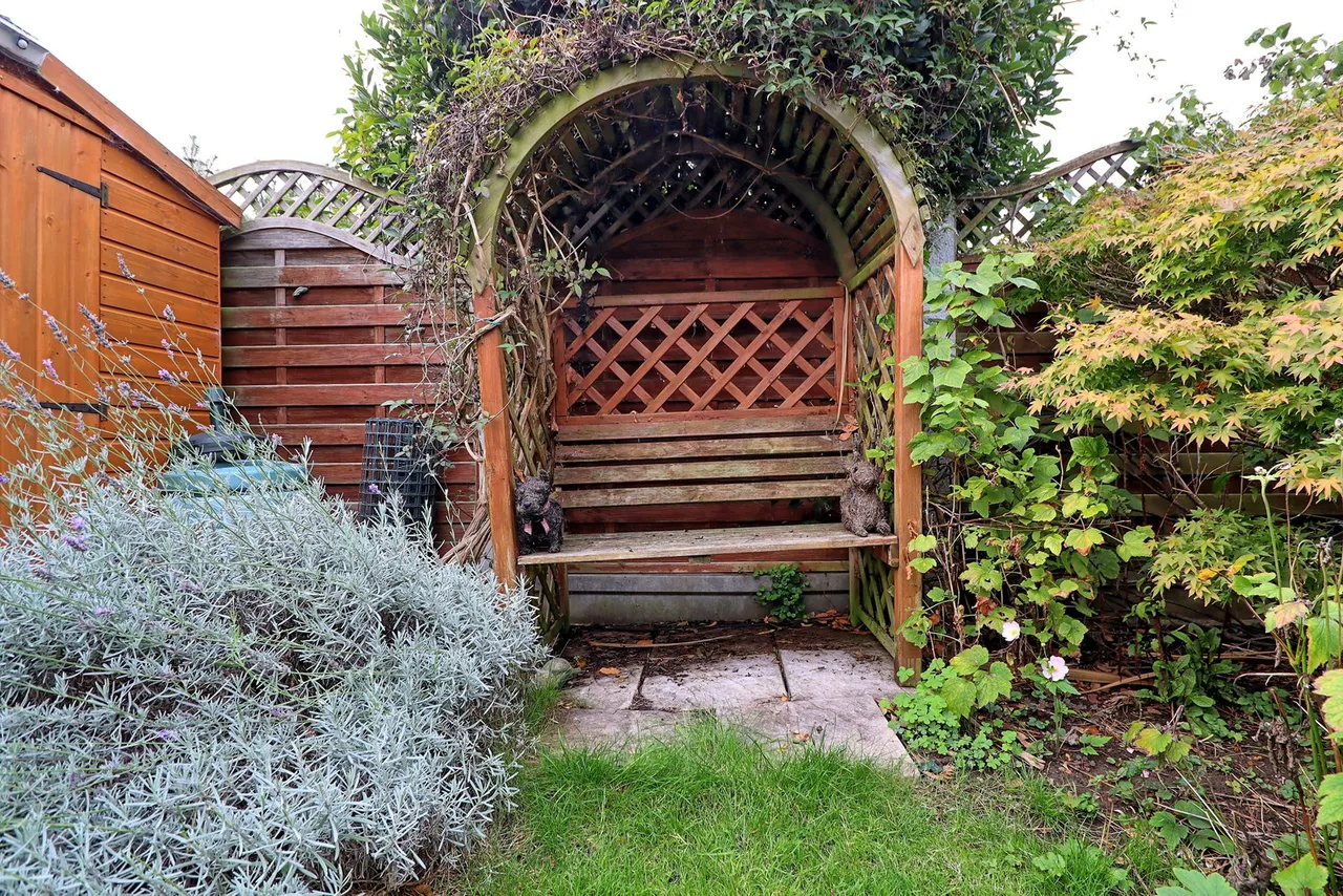 Laburnum Walk, Hornchurch, RM12, photo 29
