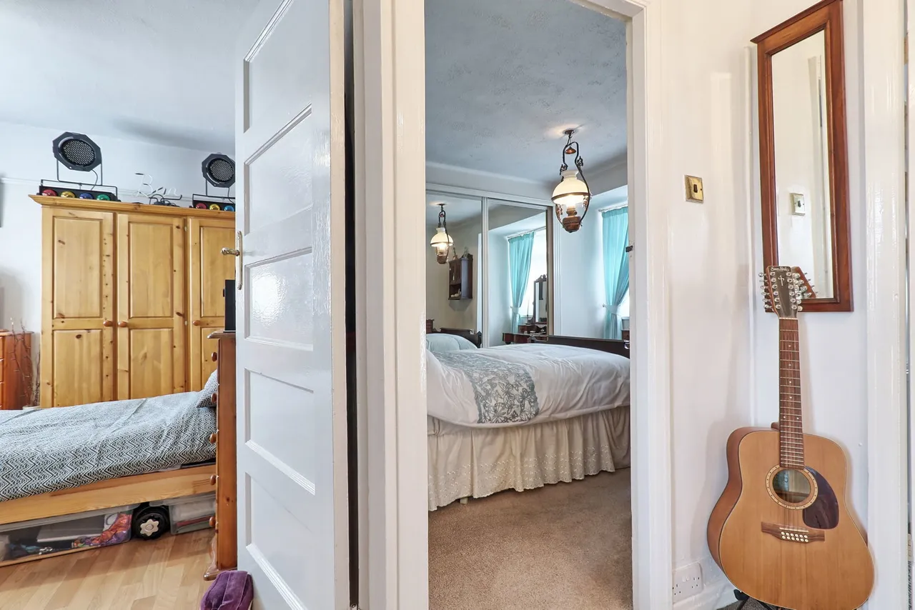 Laburnum Walk, Hornchurch, RM12, photo 17