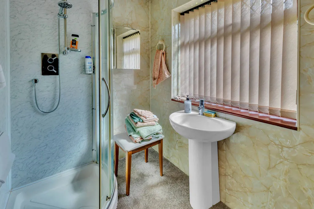 Longacres Drive Whitworth, Rochdale OL12 8JT, photo 11