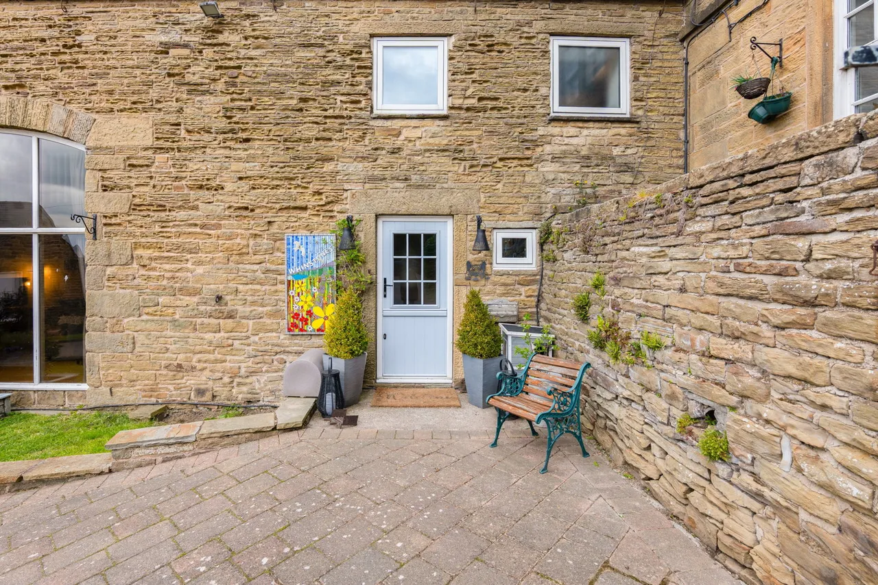 Whinstones, Briery Busk Farm, S36, photo 58
