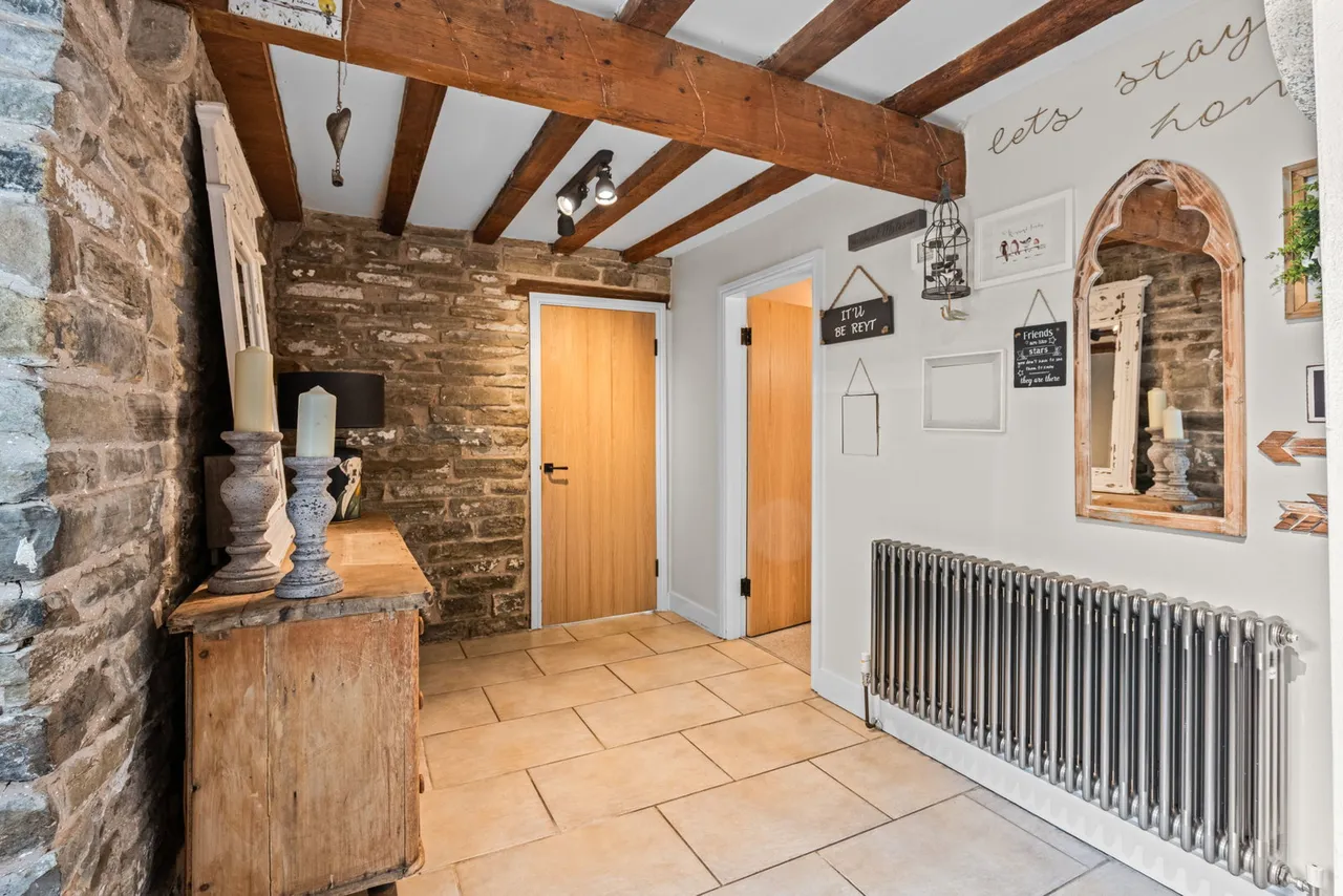 Whinstones, Briery Busk Farm, S36, photo 16