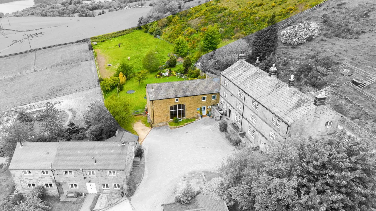 Whinstones, Briery Busk Farm, S36, photo 2