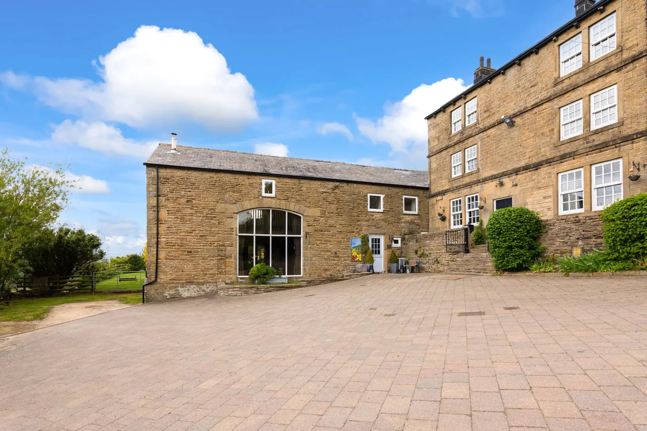 Whinstones, Briery Busk Farm, S36, photo 57