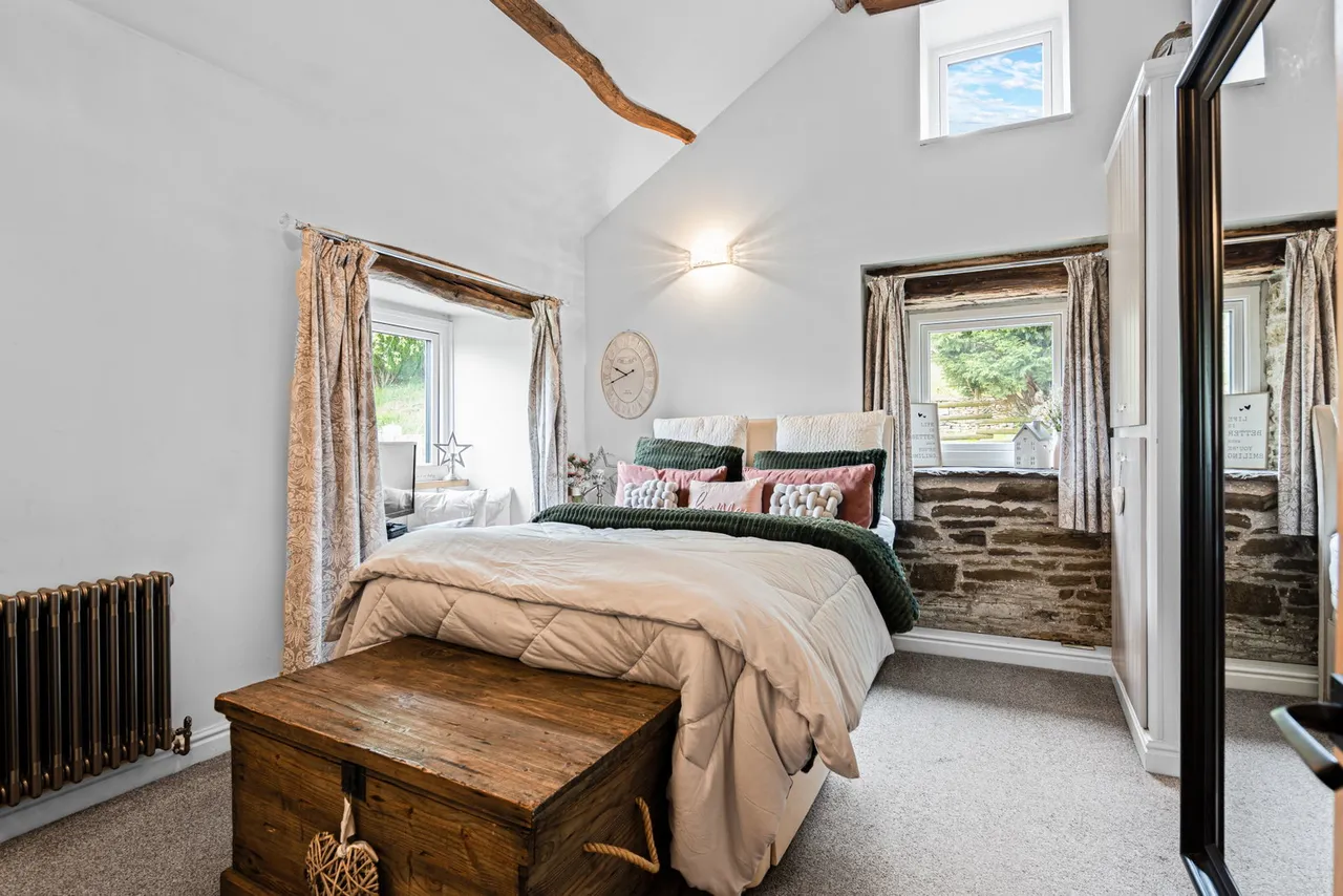 Whinstones, Briery Busk Farm, S36, photo 28