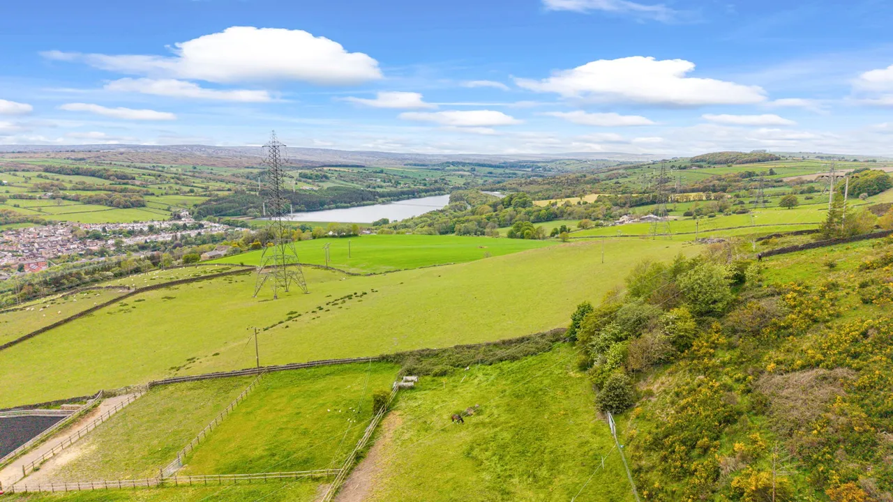 Whinstones, Briery Busk Farm, S36, photo 54