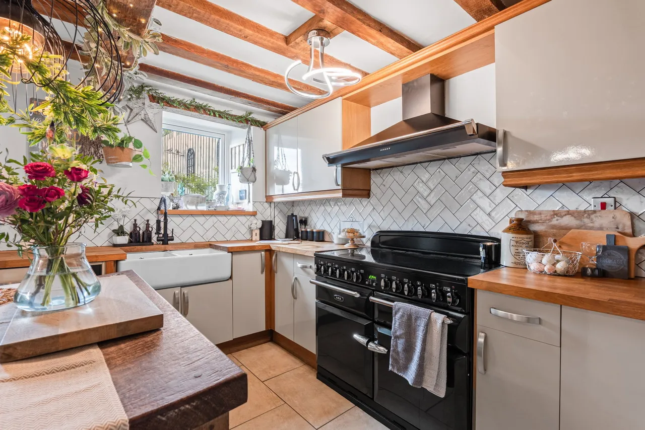 Whinstones, Briery Busk Farm, S36, photo 12