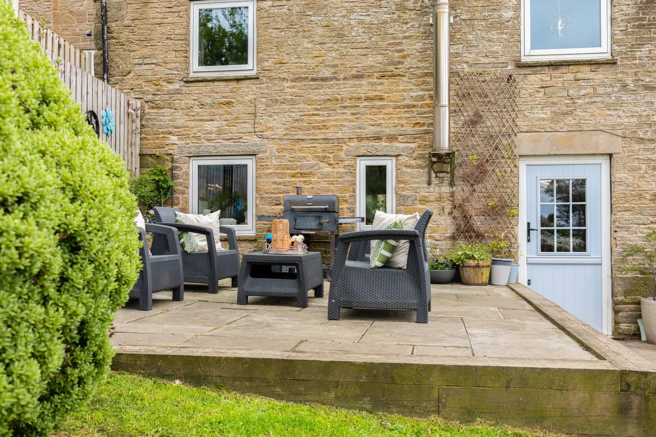 Whinstones, Briery Busk Farm, S36, photo 17