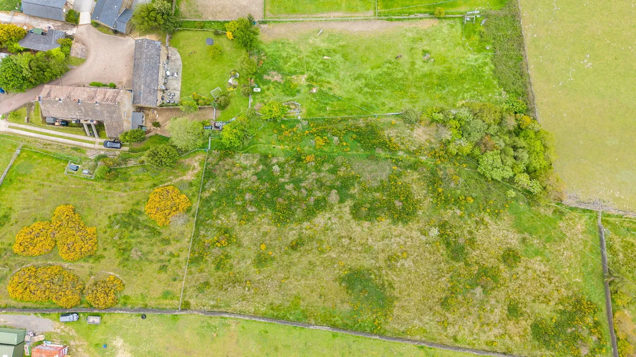 Whinstones, Briery Busk Farm, S36, photo 47