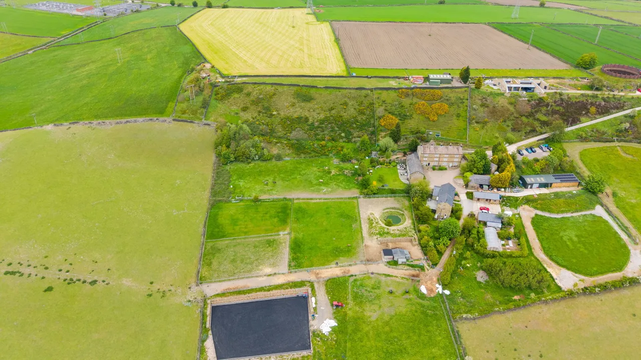 Whinstones, Briery Busk Farm, S36, photo 48