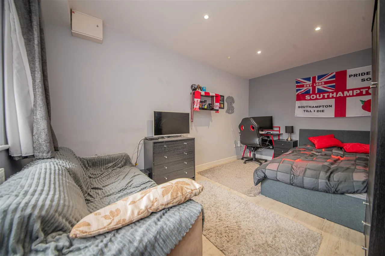 Oakgrove Gardens, Bishopstoke, Eastleigh, Hampshire, SO50 6LZ, photo 10