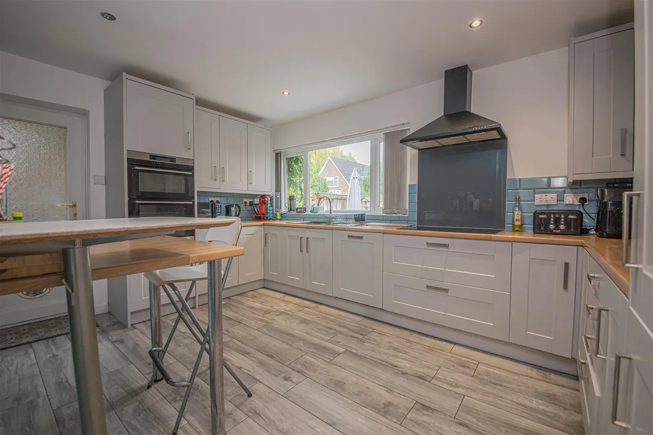 Oakgrove Gardens, Bishopstoke, Eastleigh, Hampshire, SO50 6LZ, photo 4