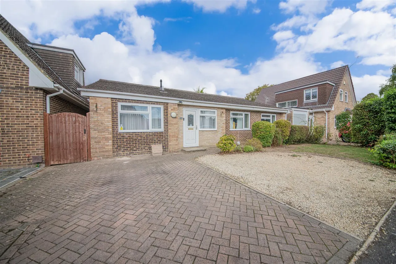 4 bed house for sale — Oakgrove Gardens, Bishopstoke, Eastleigh, Hampshire, SO50 6LZ