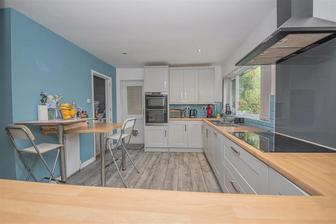 Oakgrove Gardens, Bishopstoke, Eastleigh, Hampshire, SO50 6LZ, photo 2