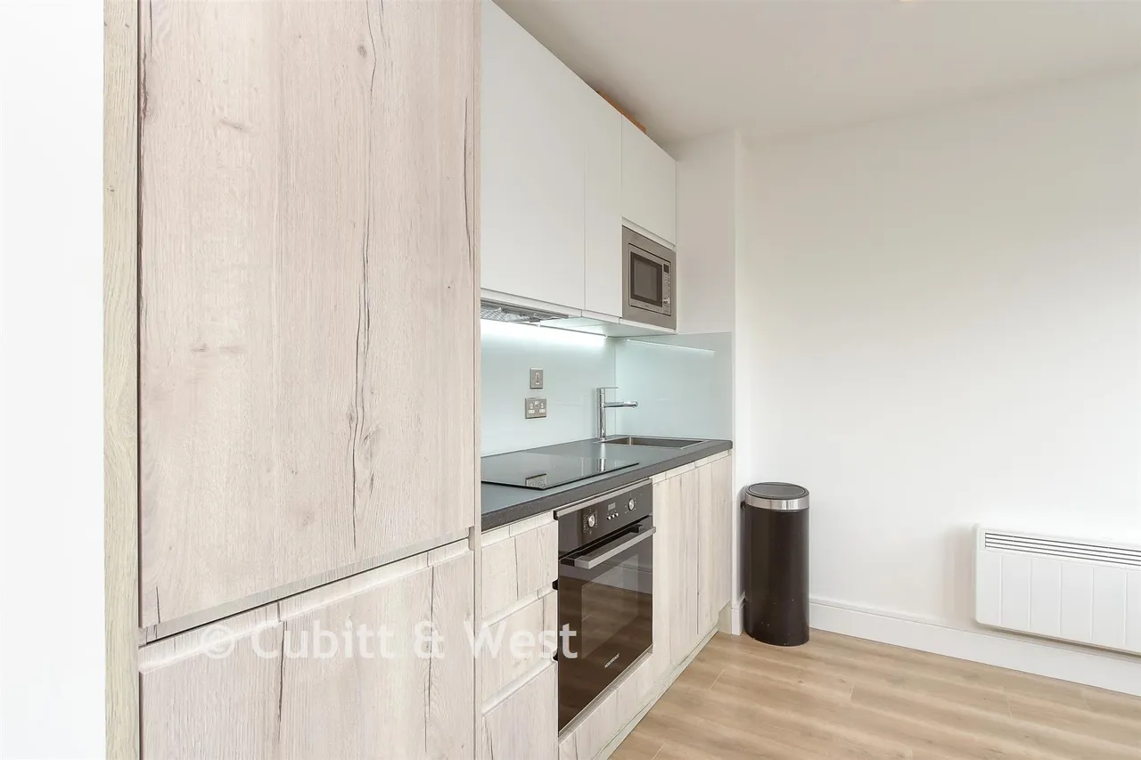Wood Street, East Grinstead, RH19, photo 2