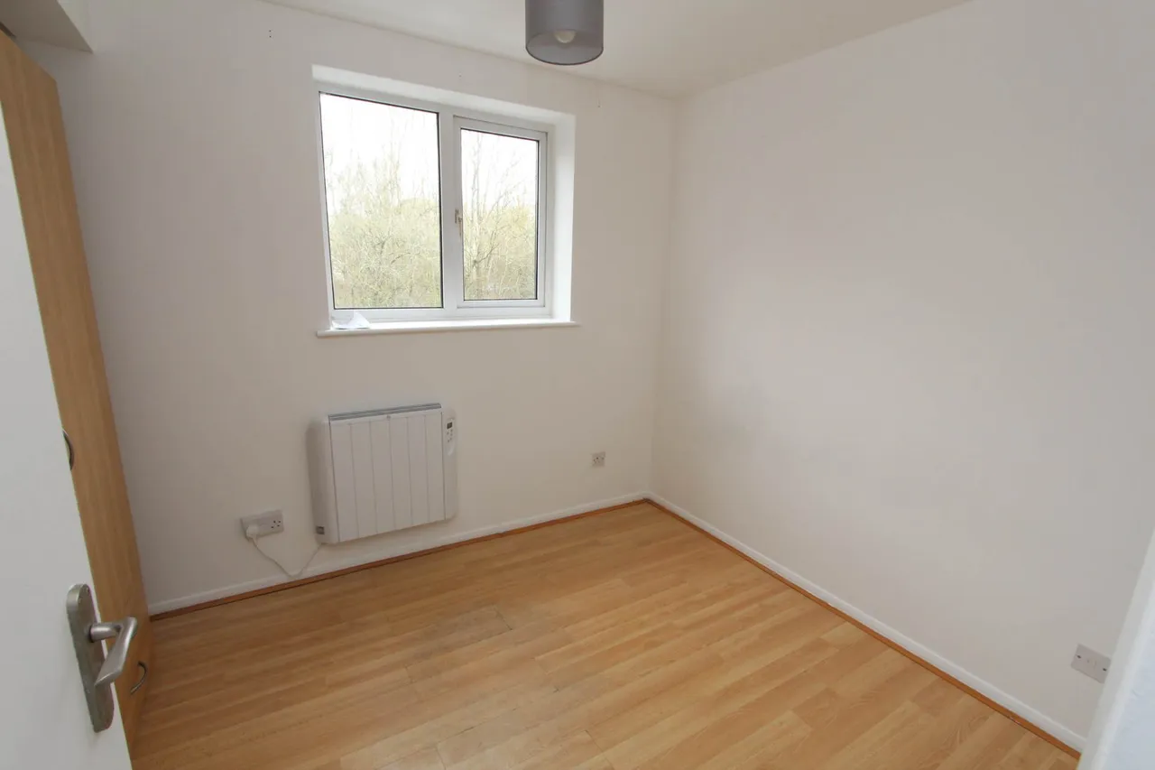 Woodstock Crescent, Laindon, SS15 6LG, photo 7