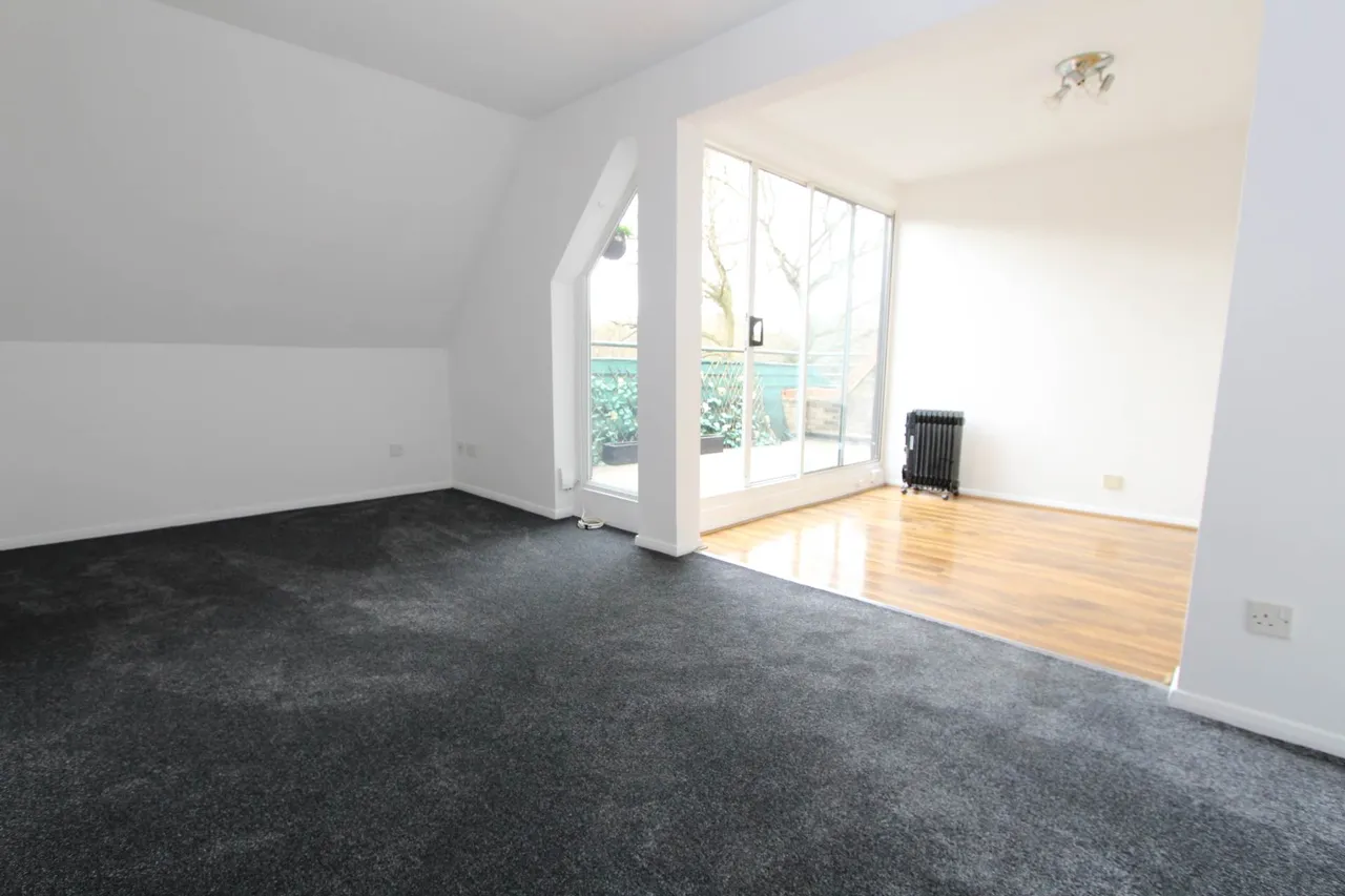 Woodstock Crescent, Laindon, SS15 6LG, photo 4