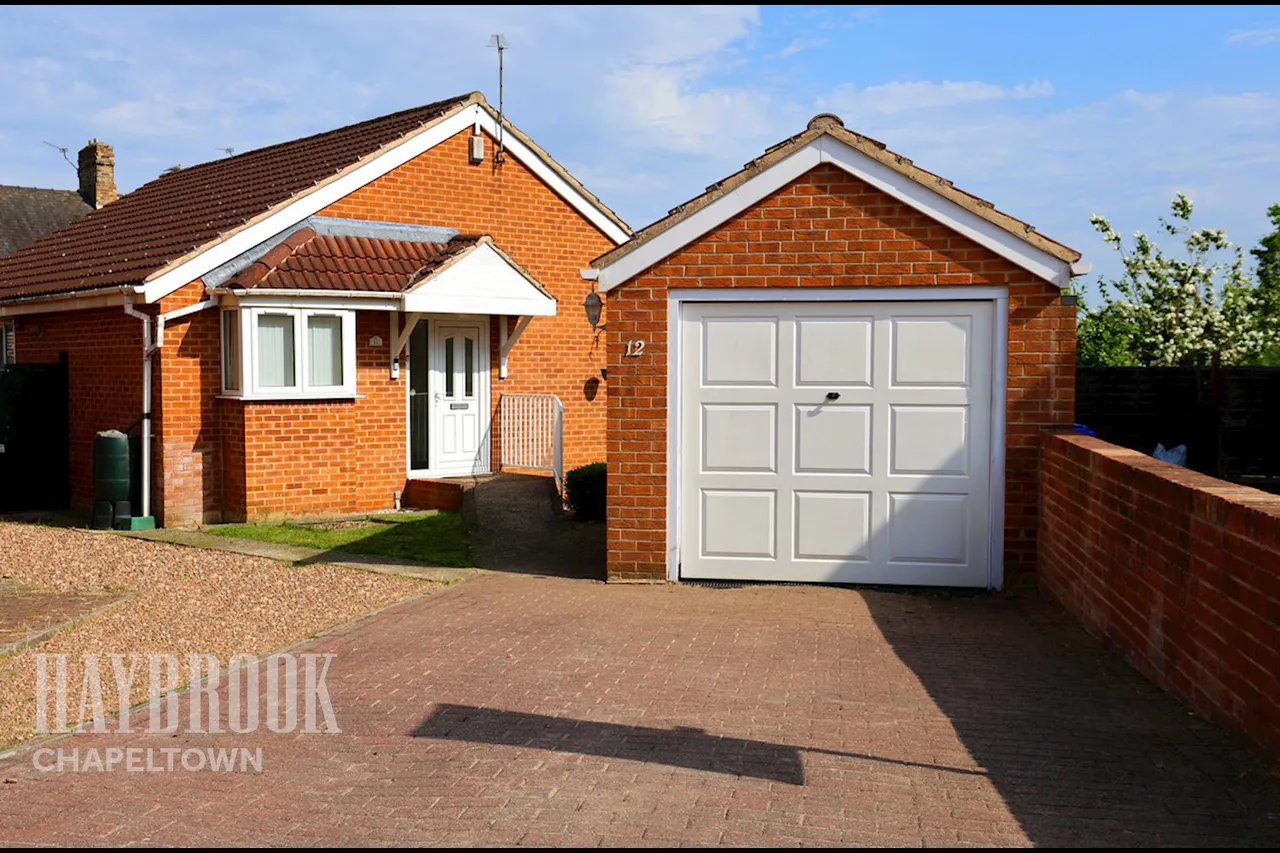 2 bed house for sale, Caldbeck Grove, High Green