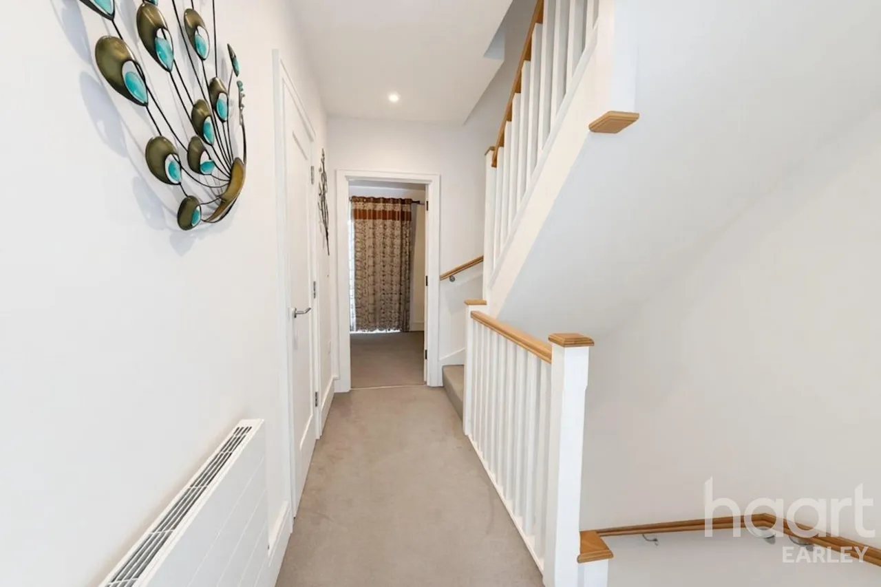 Sunapee Road, RG2, photo 13