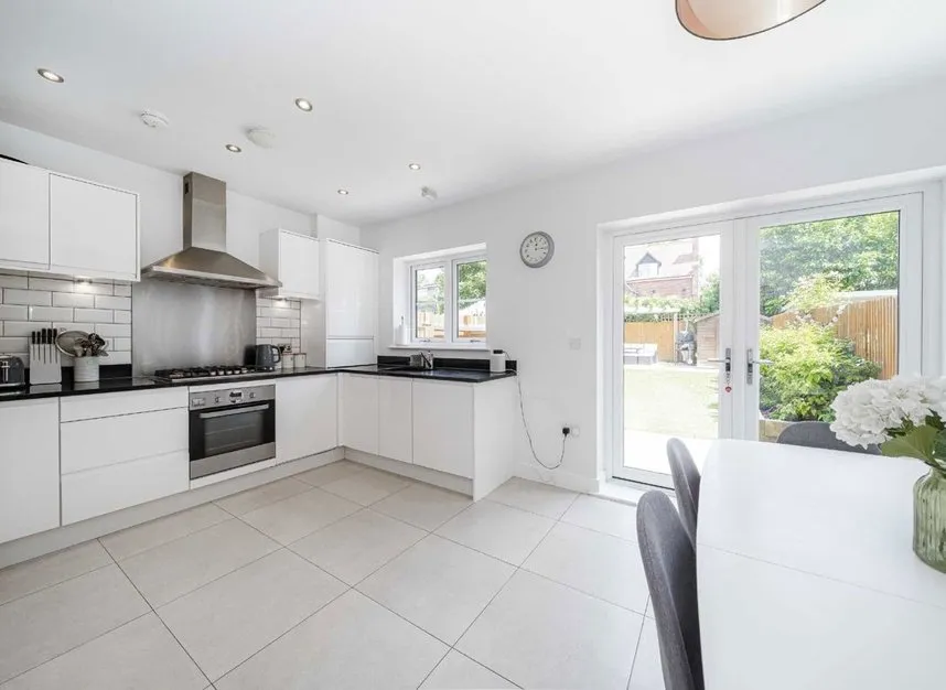 Blacksmith Close, Sunbury-On-Thames, TW16, photo 3