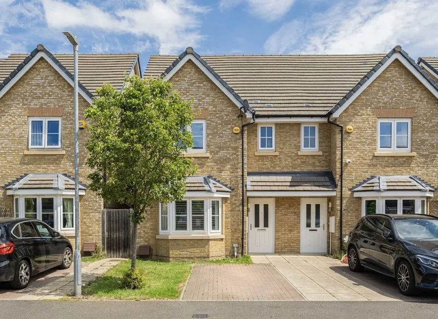 3 bed house for sale, Blacksmith Close, Sunbury-On-Thames, TW16