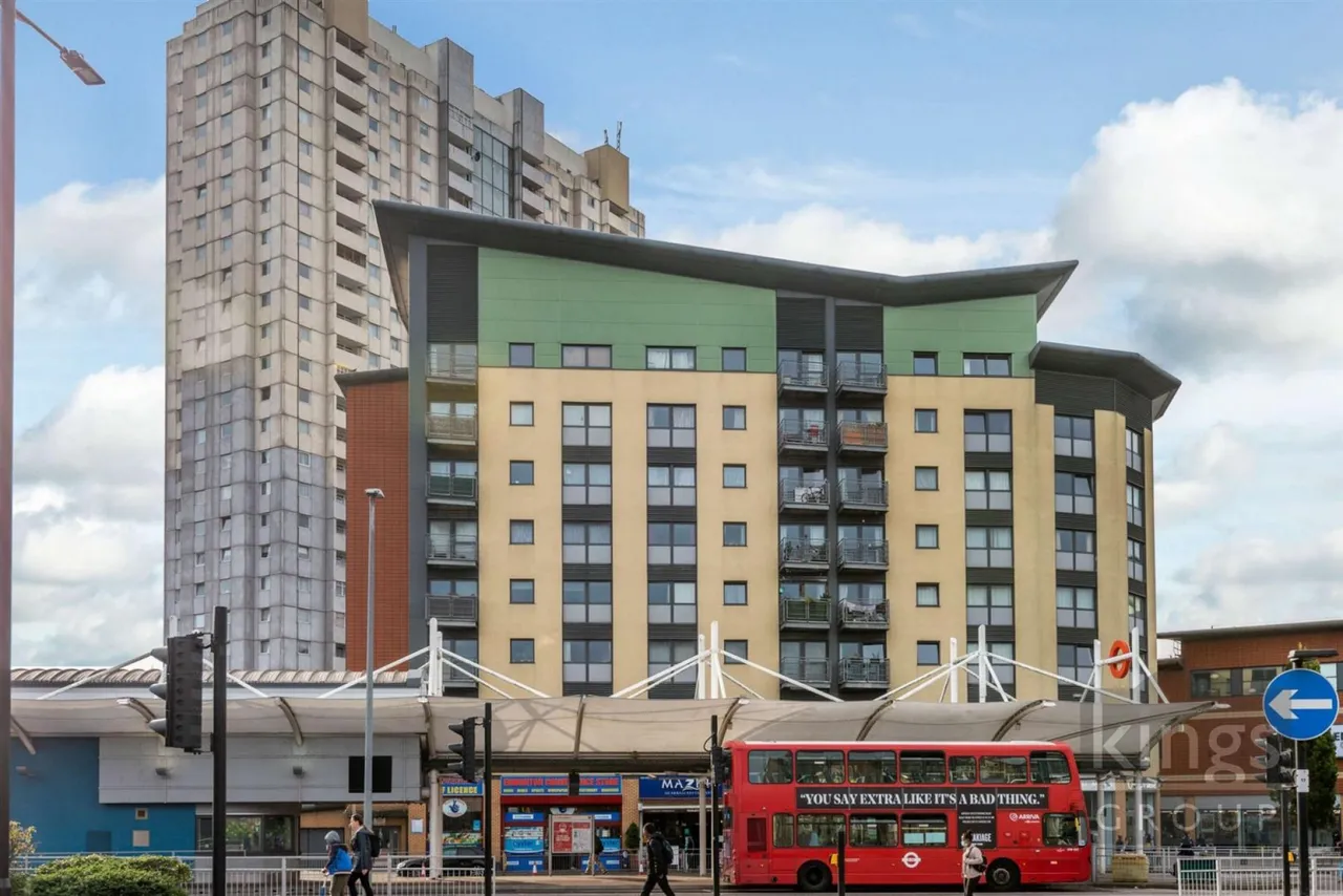 2 bed flat for sale, The Concourse, Edmonton, N9