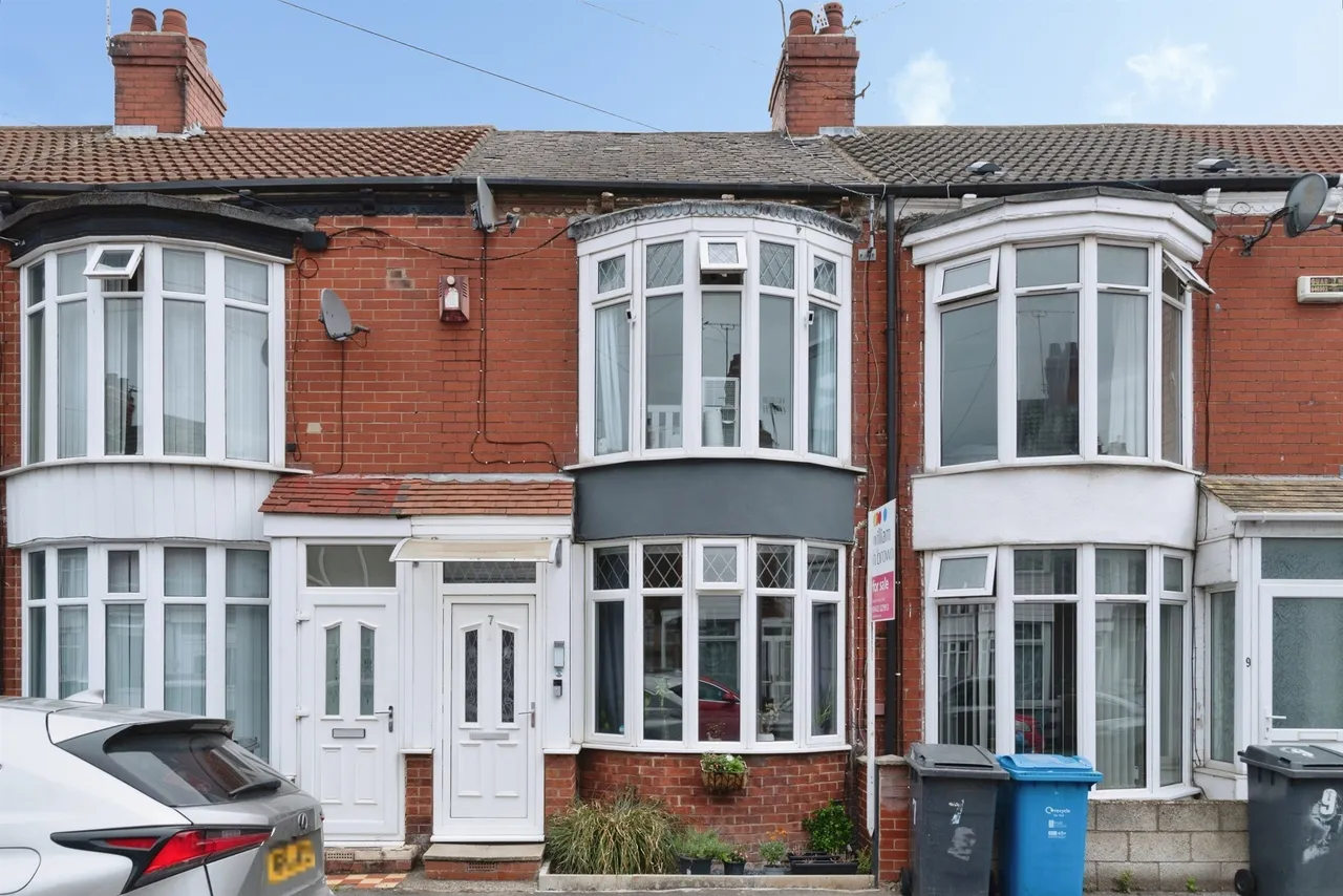 2 bed house for sale, Jesmond Gardens, Hull, HU9