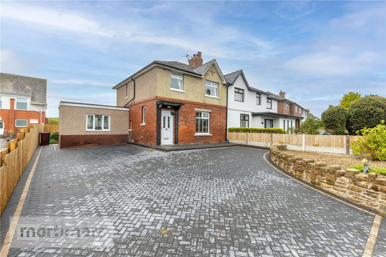 3 bed house for sale, Ribchester Road, Clayton Le Dale, BB1