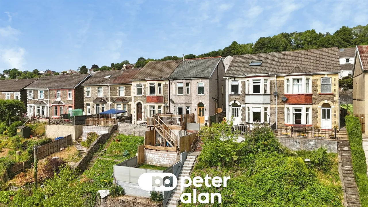 3 bed house for sale, North Road, Newport, NP11