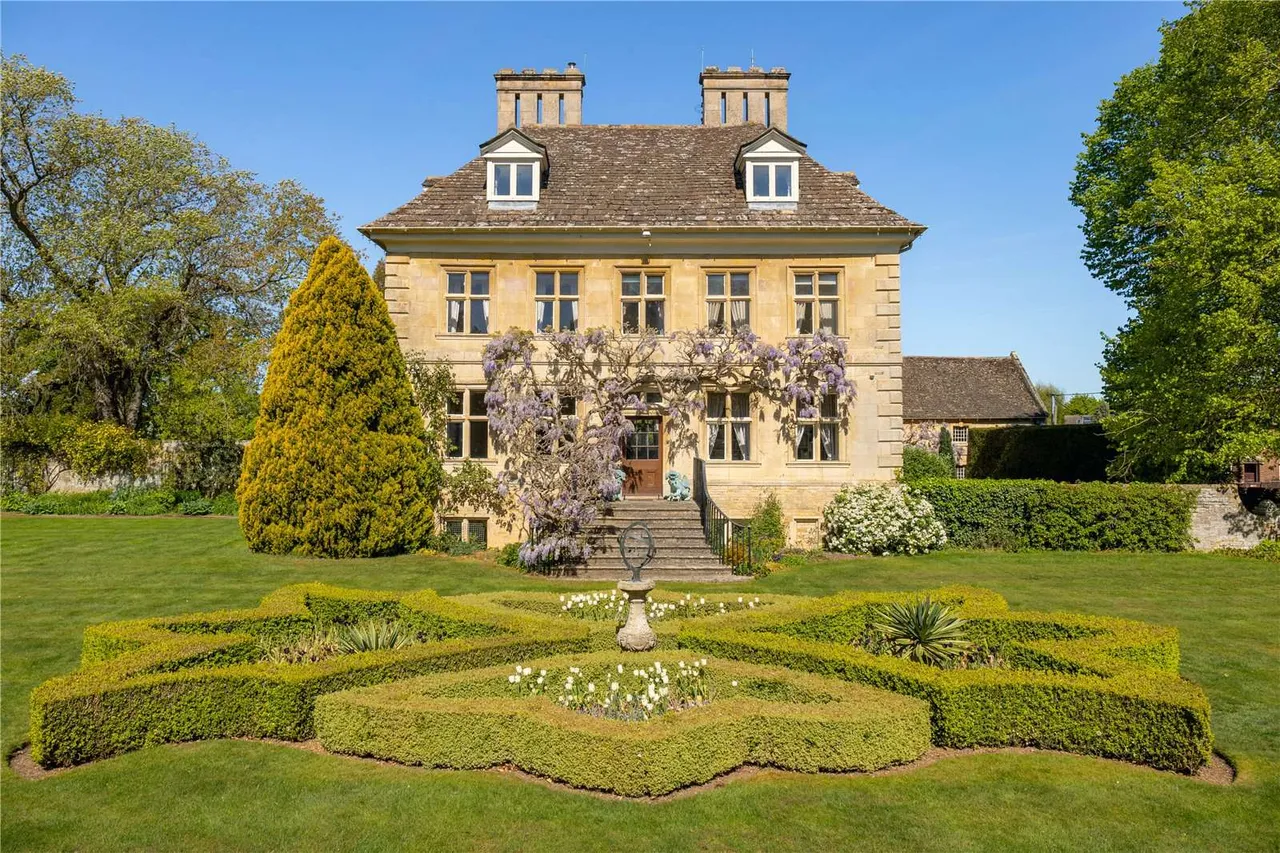 6 bed house for sale — South Luffenham Hall, Hall Lane, South Luffenham, Oakham, LE15 8NW