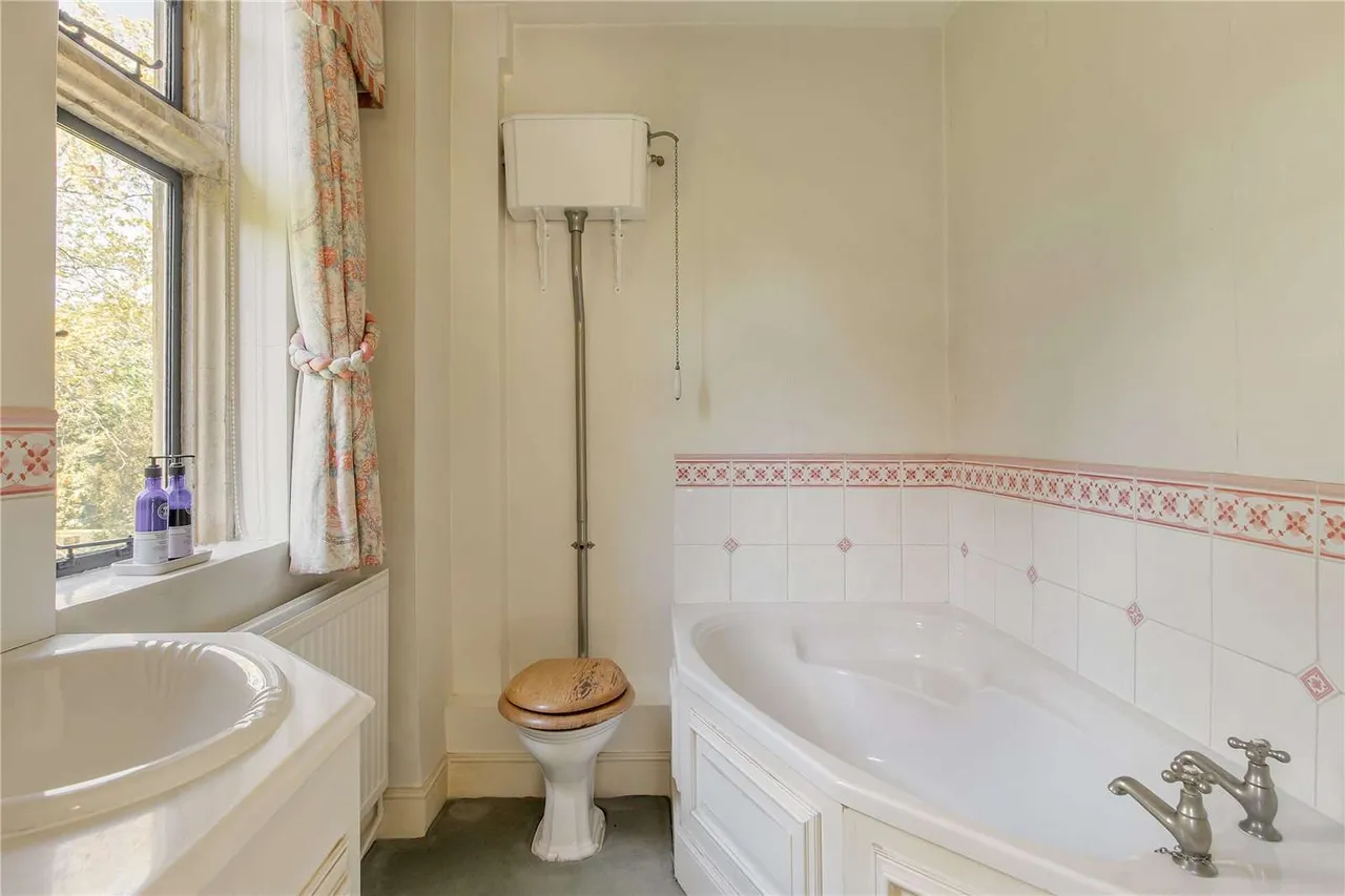 South Luffenham Hall, Hall Lane, South Luffenham, Oakham, LE15 8NW, photo 11