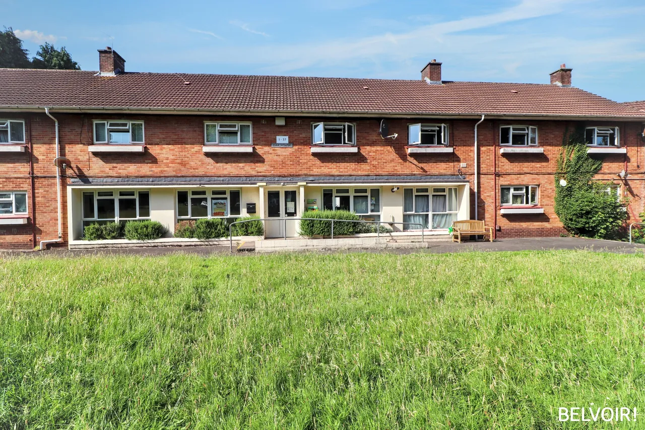 3 bed flat for sale — Hollybush Estate, Whitchurch, Cardiff, CF14