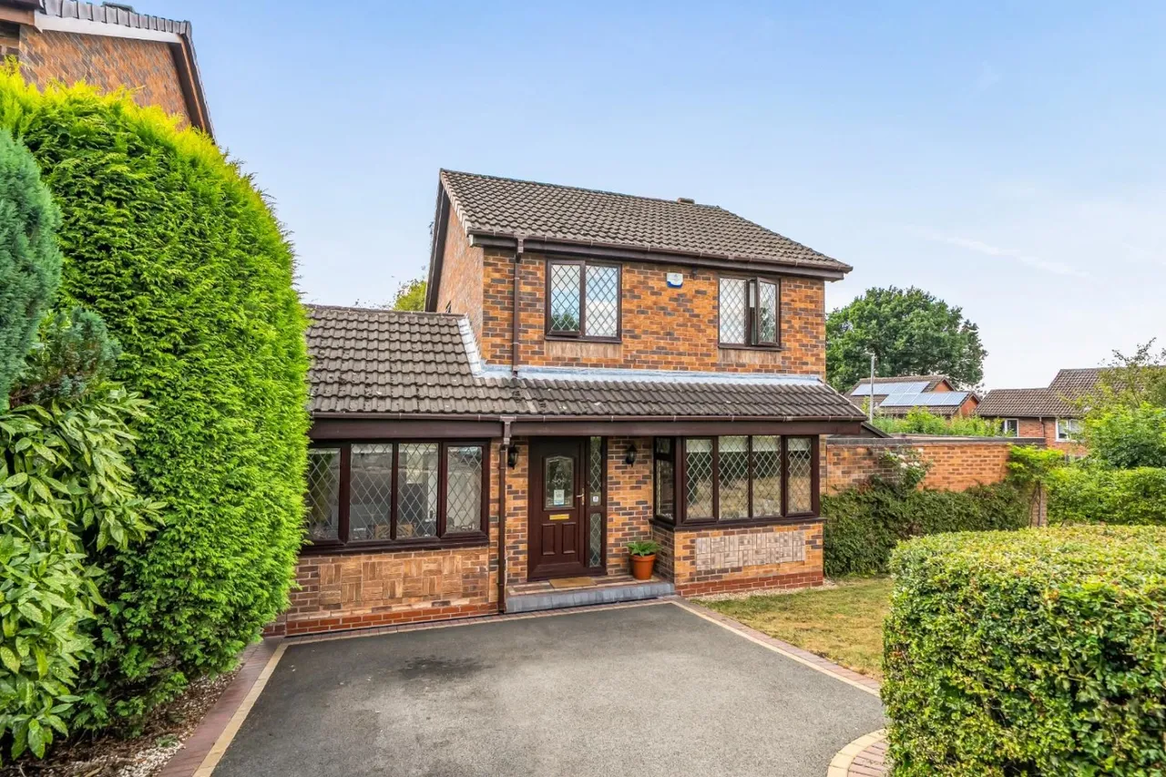 3 bed house for sale, Mossdale, Wilnecote, B77