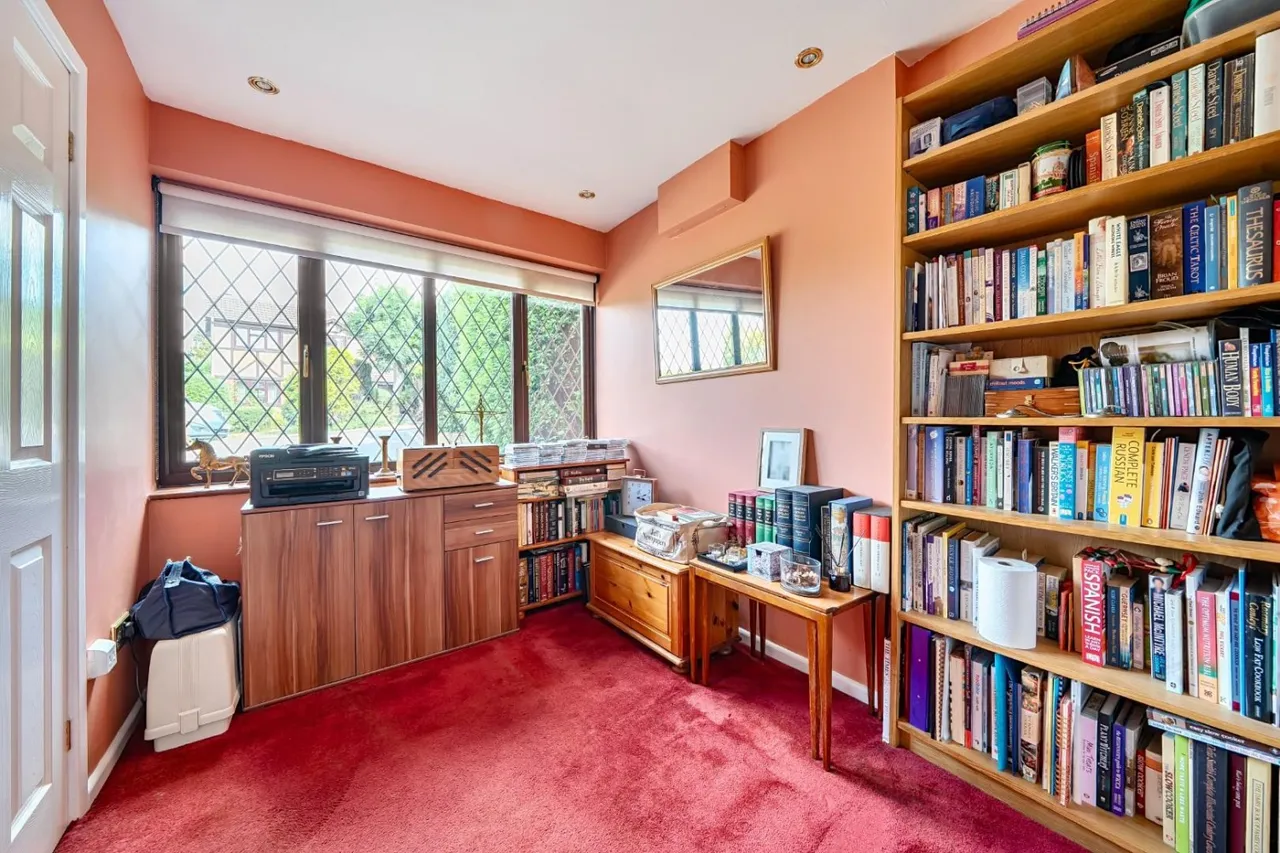 Mossdale, Wilnecote, B77, photo 8
