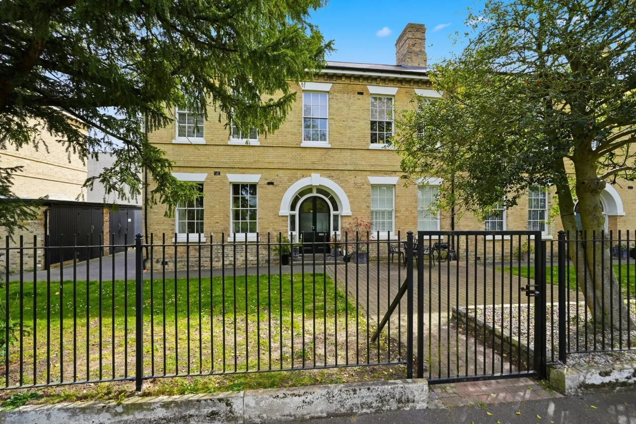 3 bed flat for sale, Flagstaff Road, Colchester, CO2