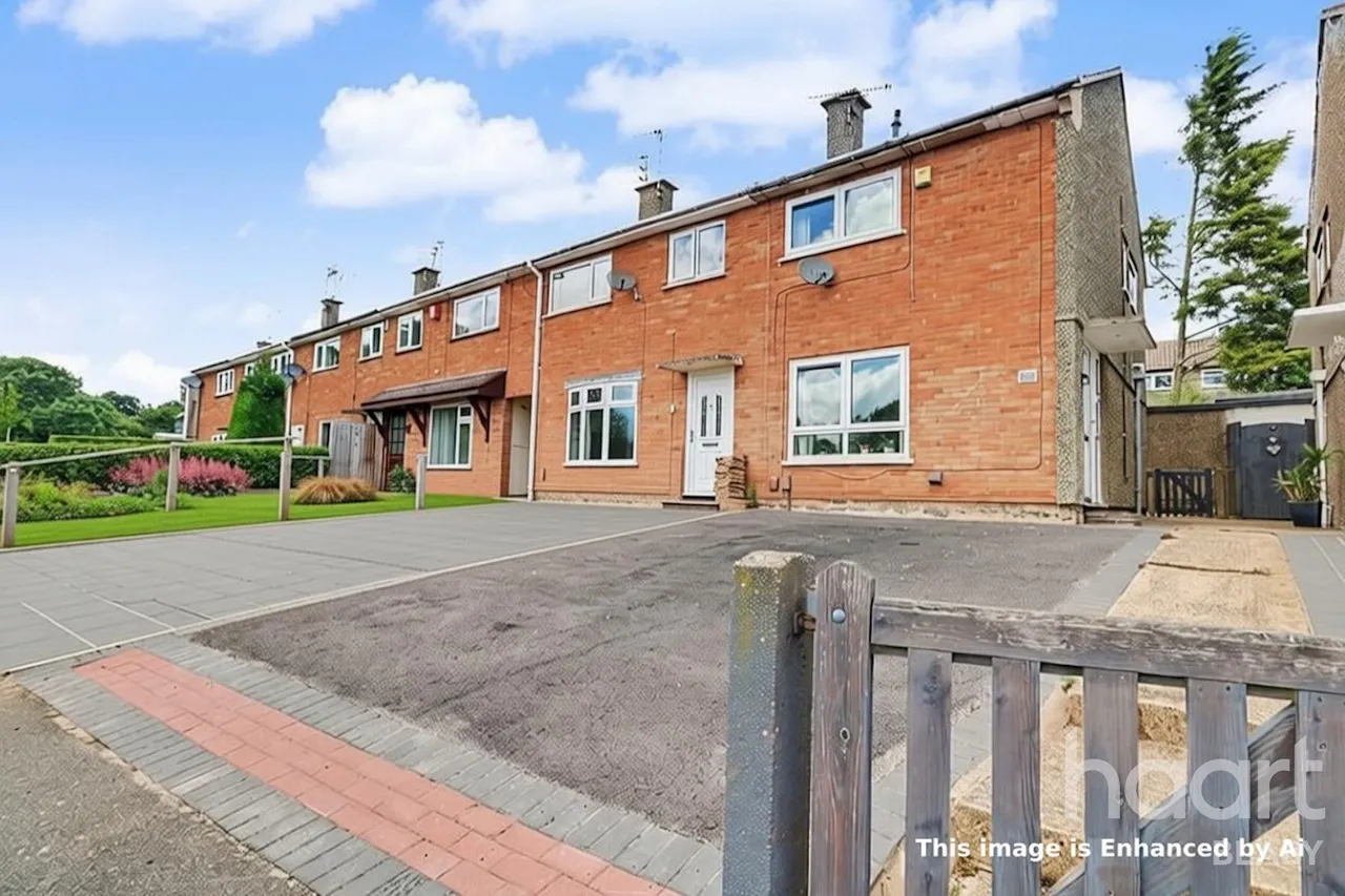 2 bed house for sale, Featherstone Drive, Leicester, LE2
