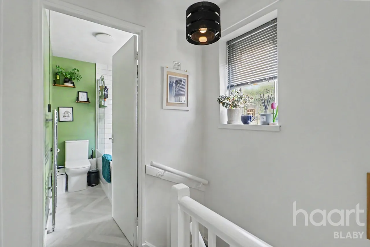Featherstone Drive, Leicester, LE2, photo 9