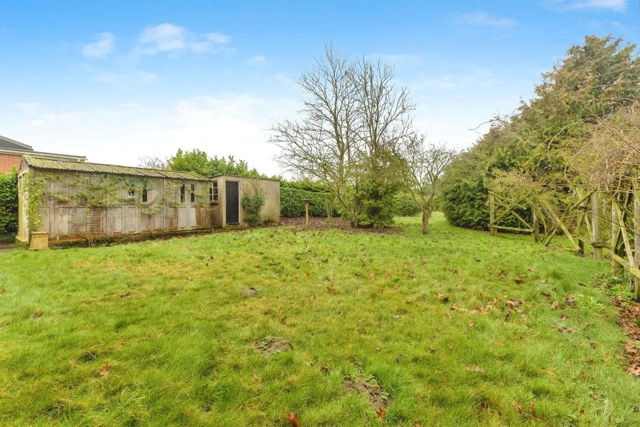 Barnham Broom Road, Wymondham, Norfolk, NR18, photo 12