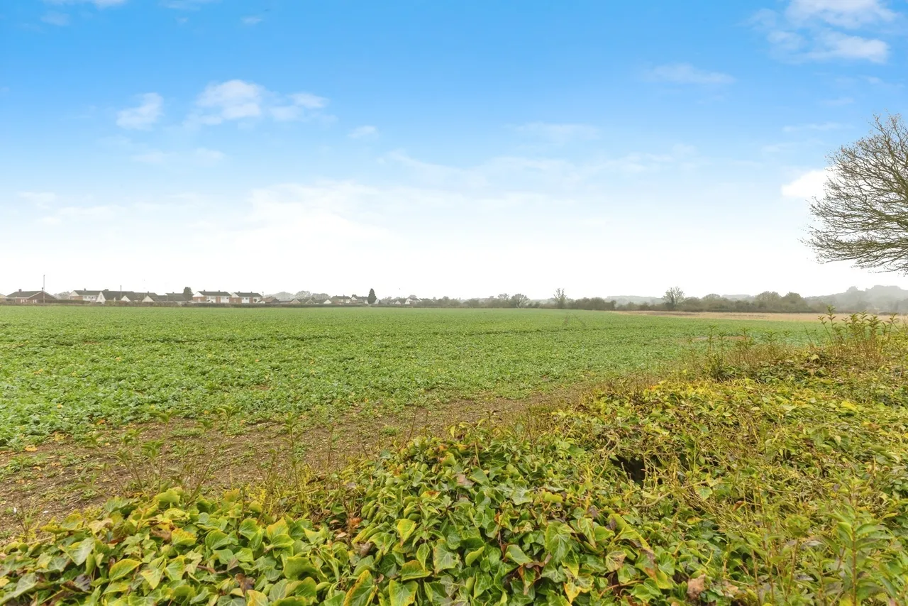 Barnham Broom Road, Wymondham, Norfolk, NR18, photo 16
