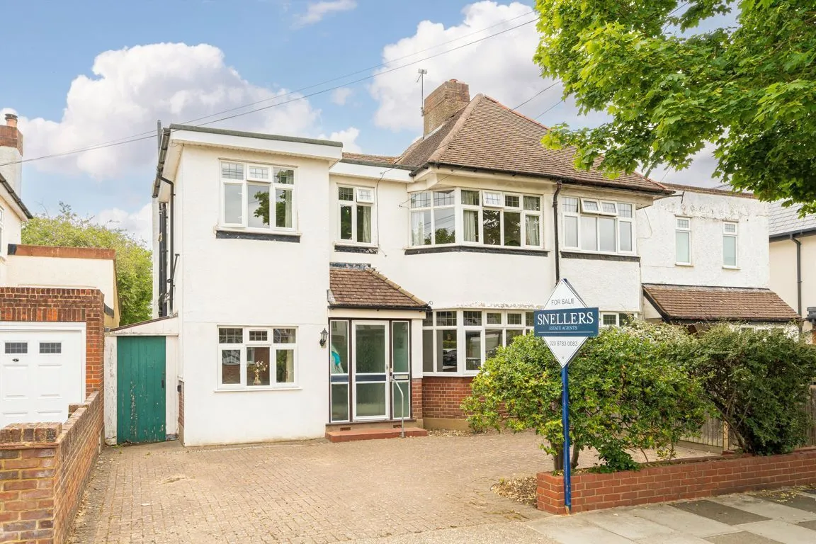 5 bed house for sale, Cardinals Walk, TW12