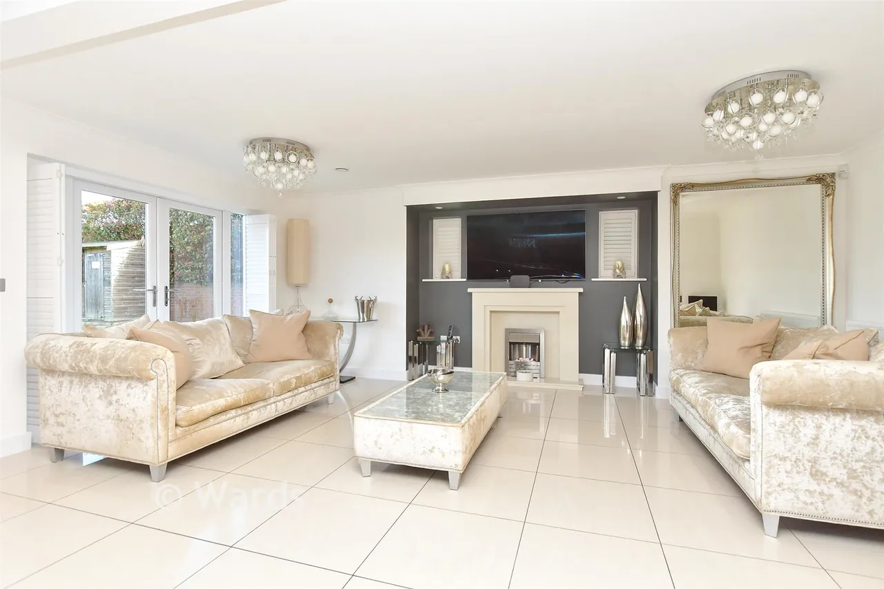 Hustlings Drive, Eastchurch, ME12, photo 3