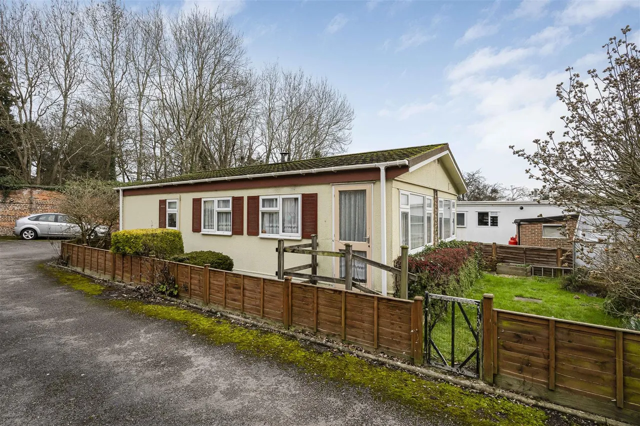 2 bed house for sale, Peppard Road, Emmer Green, RG4