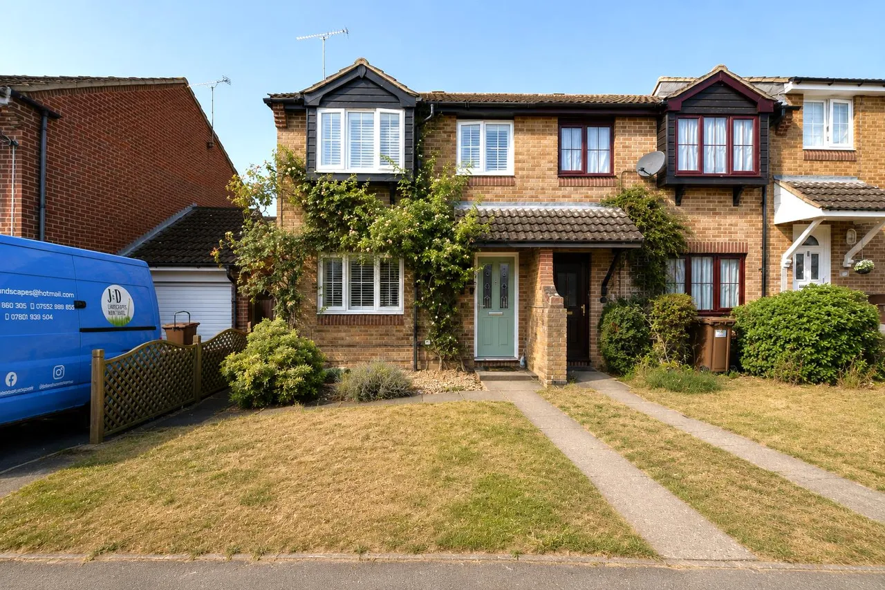 3 bed house for sale — Cherry Tree Rise, Walkern, Stevenage, Herts, SG2 7JL