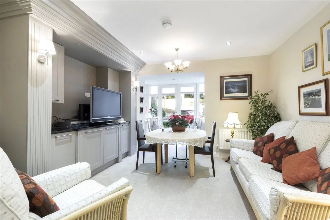 Stratton Place, Stratton, GL7, photo 2